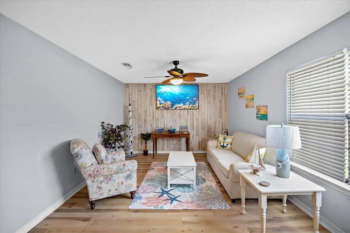 Downtown | Sleeps 15 | 18 Min To Beach! | Unit B+c - Pensacola, FL