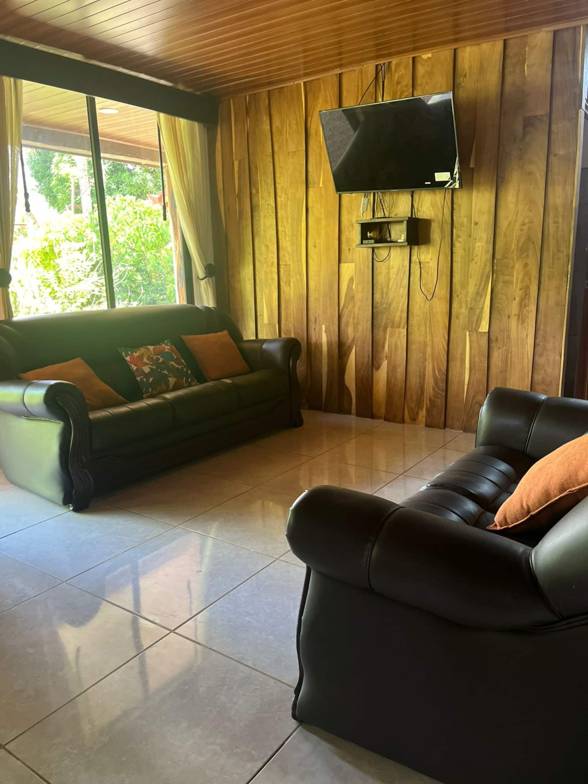 Entire house for 9 | ideal for families and groups