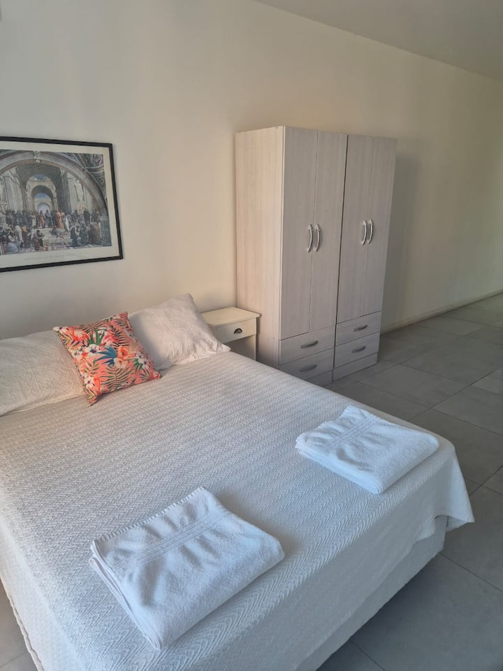 Studio apartment in San Telmo with pool, gym and laundry amenities