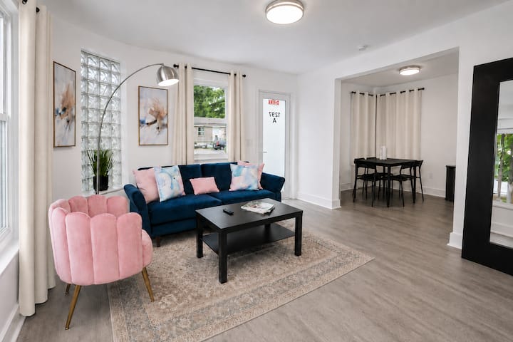 Stylish Miami Stay  2 Queen Beds & Parking - Miami Shores, FL