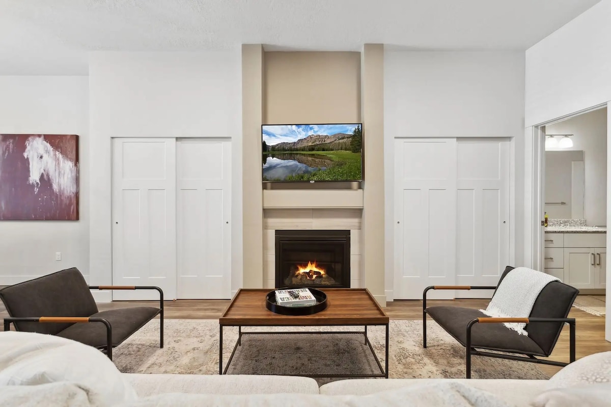 Cozy 1-Bed Getaway | Walk to Midway downtown