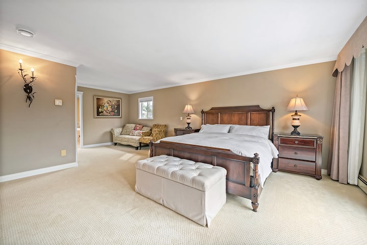 Spacious King Room With Private Ensuite Bathroom - Vancouver