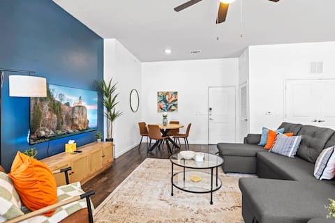 Successful Airbnb property: Modern 2BR Apt | Airport & DWTN | Pool, Gym, Patio in Texas
