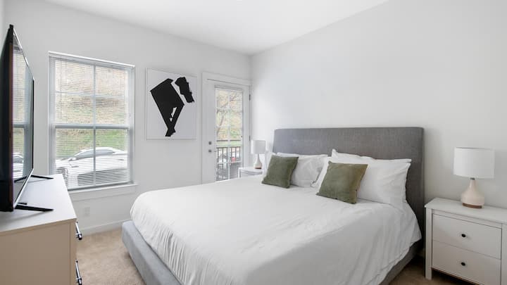 Landing | Modern 1bd, Courtyard, Rooftop Lounge - Richmond, VA