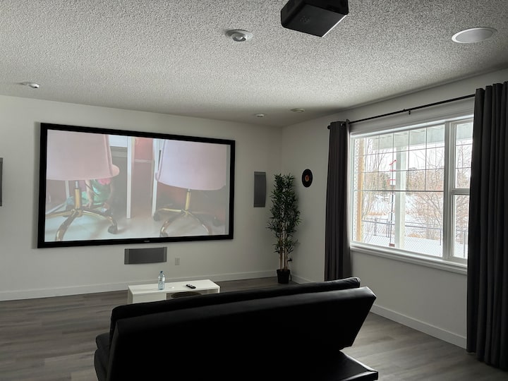 Walkout Lakeview Basement, Two Beds+projector - 愛德蒙頓