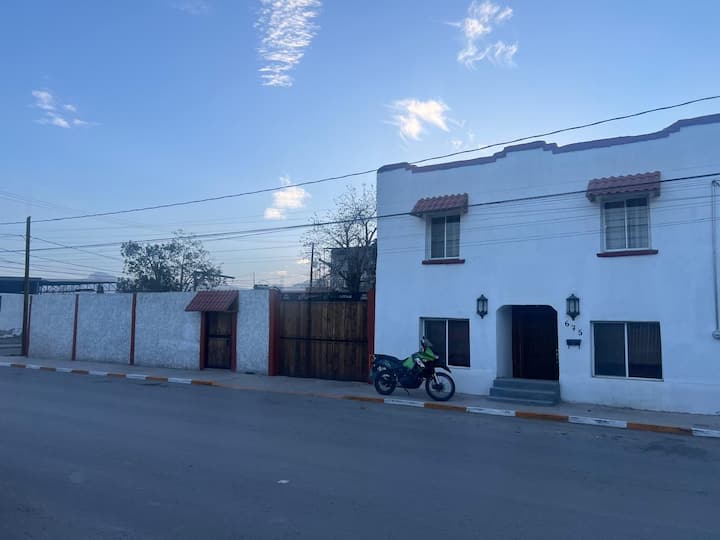 Amplia Casa Con Patio Y Cochera - El Paso, TX