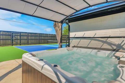 Pickleball & HotTub near FW Stockyards | Sleeps 20