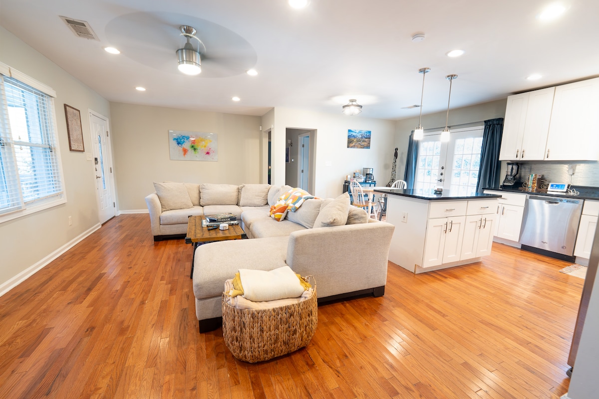 Popular Airbnb listing: Cozy Ranch Style Home in Decatur, GA in Candler Mc Afee