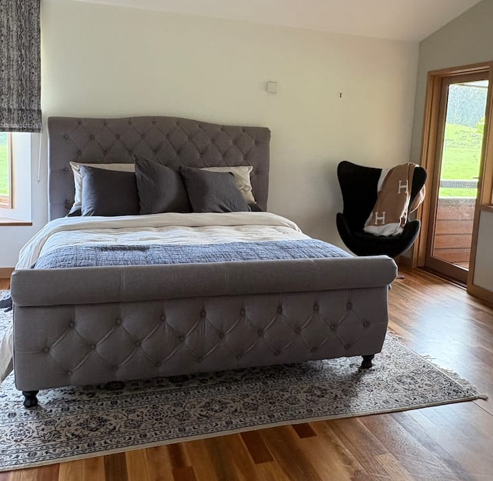 The second upstairs suite with farm, pool, pond and lake views with direct access to its own large bathroom and the upstairs verandah