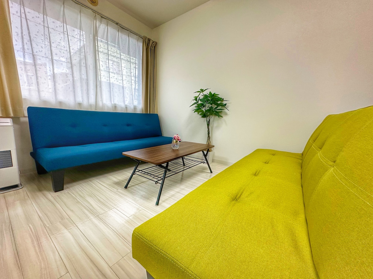 2 rozkladacie pohovky
