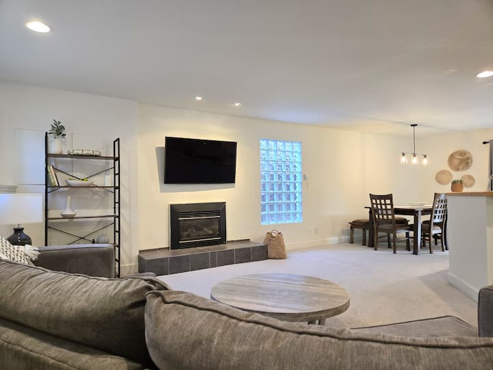 Bright & Spacious Suite Near Trails & Shops - Capilano University Lonsdale