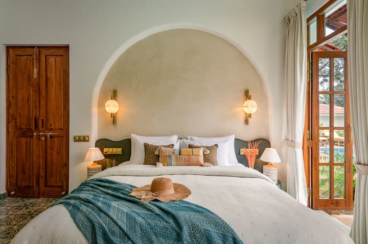 Bedroom 1 image 2