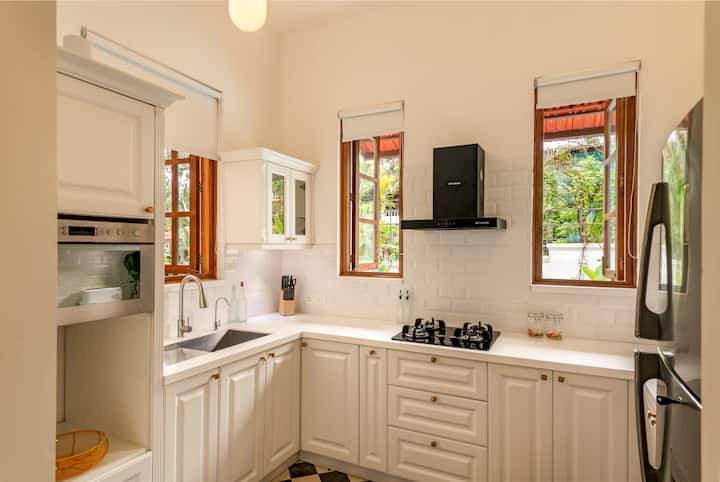 Full kitchen image 1