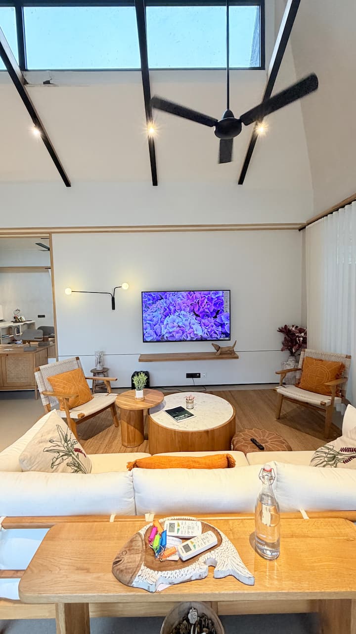 Living room image 7