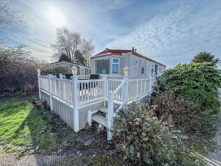 Caravan With Large Decking, Southview Ref 33179s - Skegness