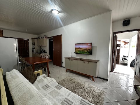 Airbnb em destaque: Cozy house in a quiet neighborhood! em São Leopoldo