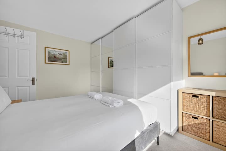 חדר שינה יחיד נעים, אידיאלי לילד או לנוסע שמטייל לבד ומחפש שינה שקטה