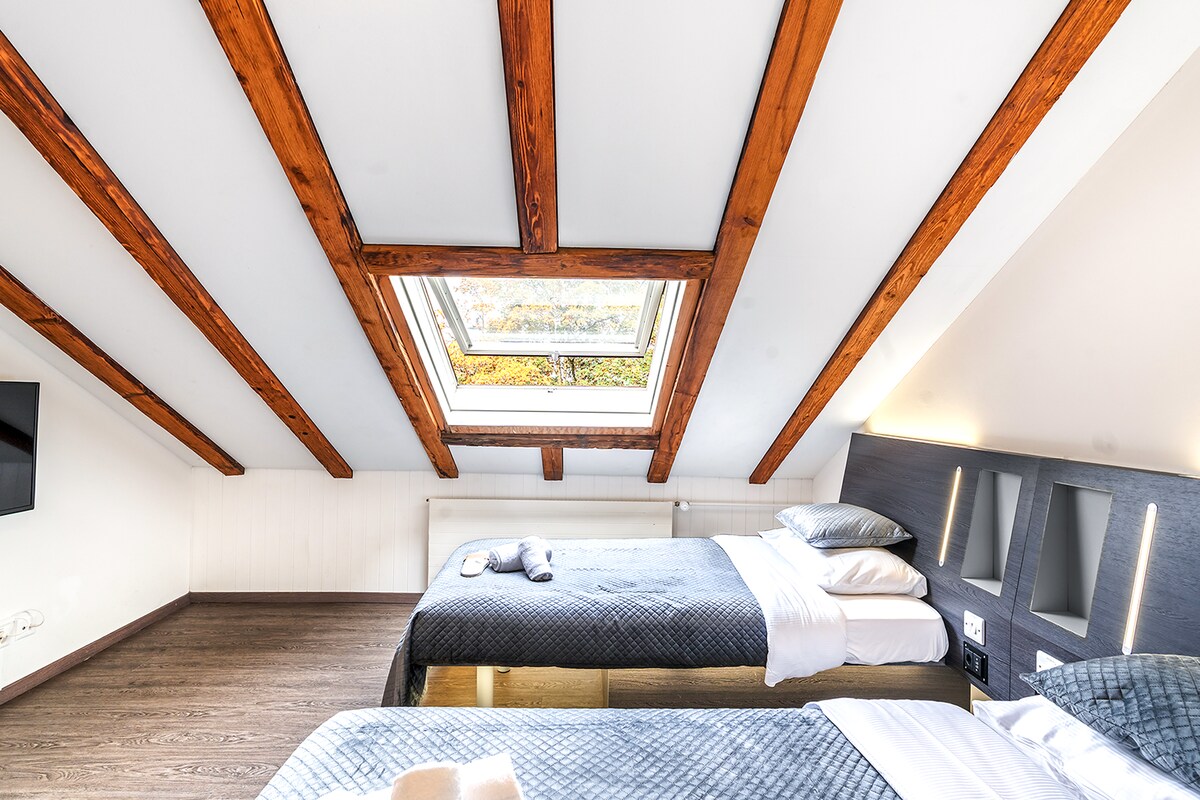 Popular Airbnb listing: Delta City Hotels Family Quad Room in Wipkingen