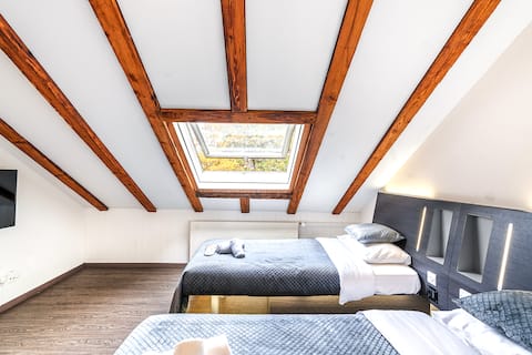 Popular Airbnb listing: Delta City Hotels Family Quad Room in Wipkingen