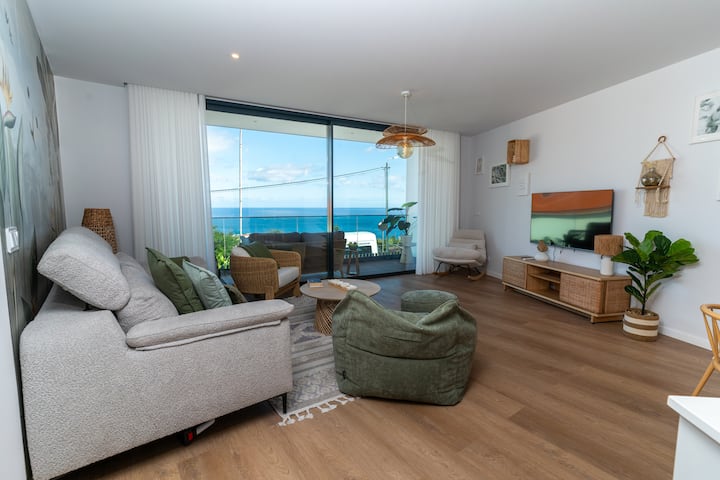Modern Sea-view Apartment With Balcony & Parking - Funchal