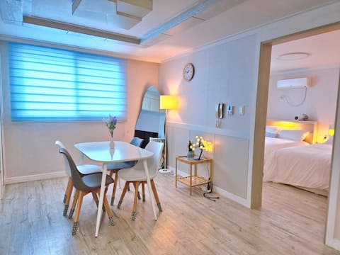 <Romantic June Special Offer> New construction / Spacious parking lot / Hotel bedding / Best transpo