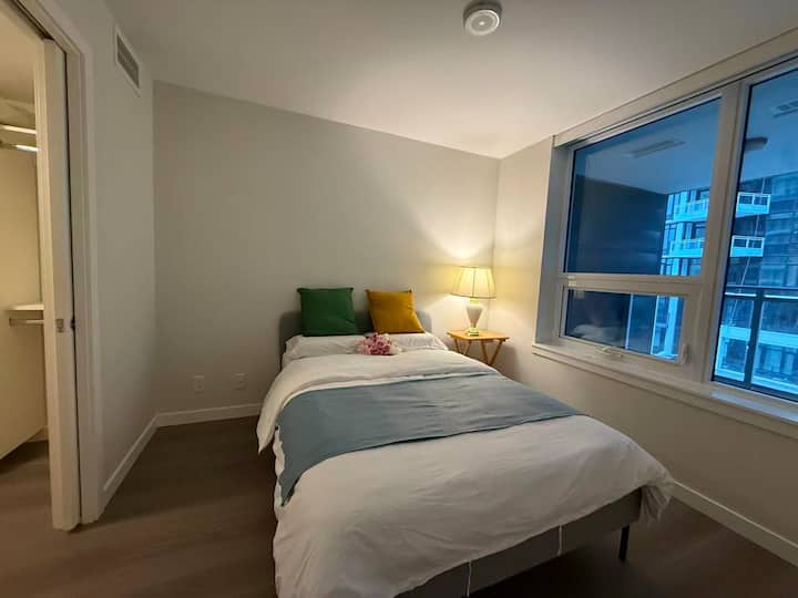 2beds+1 Sofa Bed 1 Bath Fits 5 People - Richmond