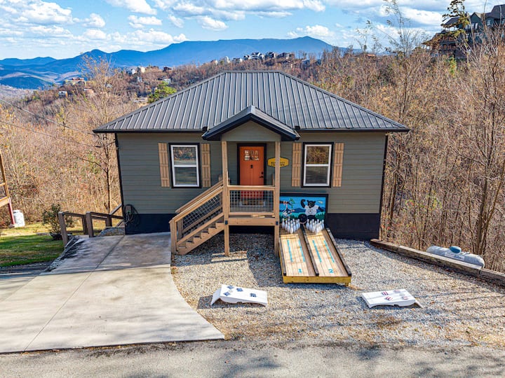 Mountain Views, Bowling, Hot Tub, Grill, Fire Pit - Gatlinburg, TN