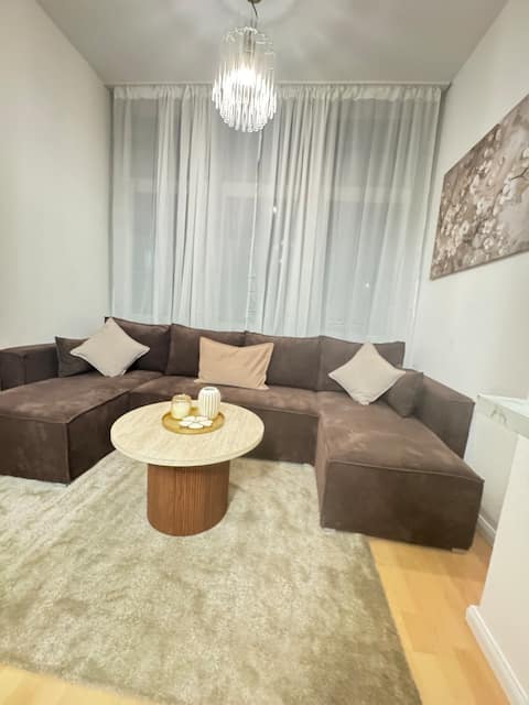 Top Airbnb: 3-Raum-City-Apartment Ost-1 in Stadtmitte