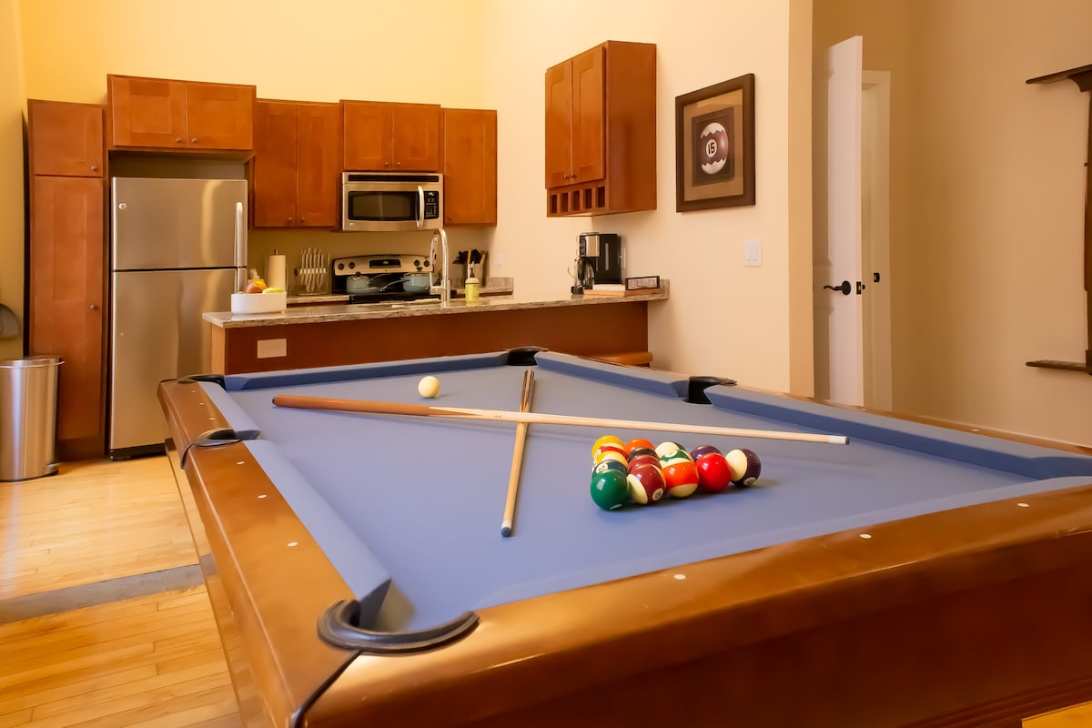 Historic Luxury 2-Bedroom wz Loft &FREE Parking