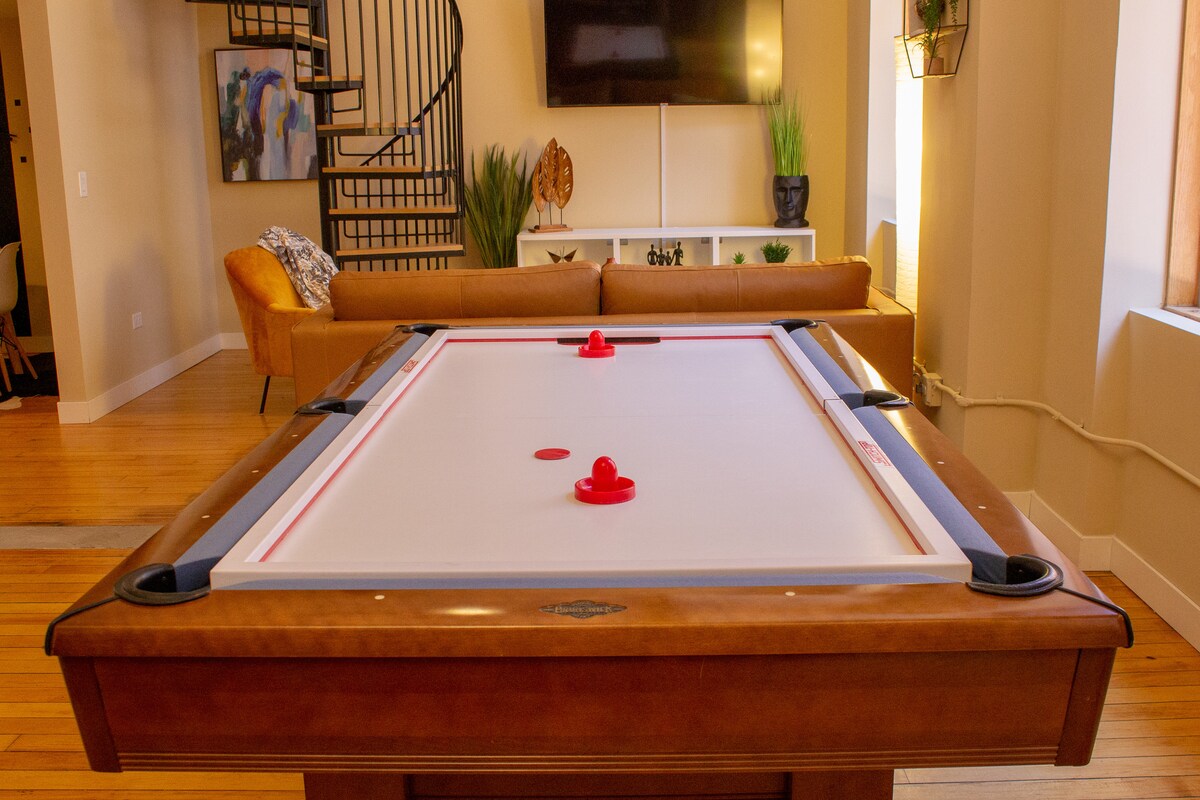 Historic Luxury 2-Bedroom wz Loft &FREE Parking