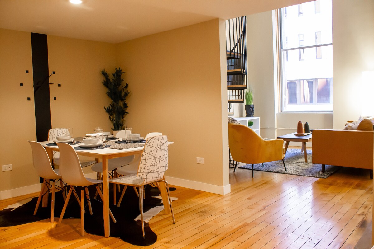 Historic Luxury 2-Bedroom wz Loft &FREE Parking