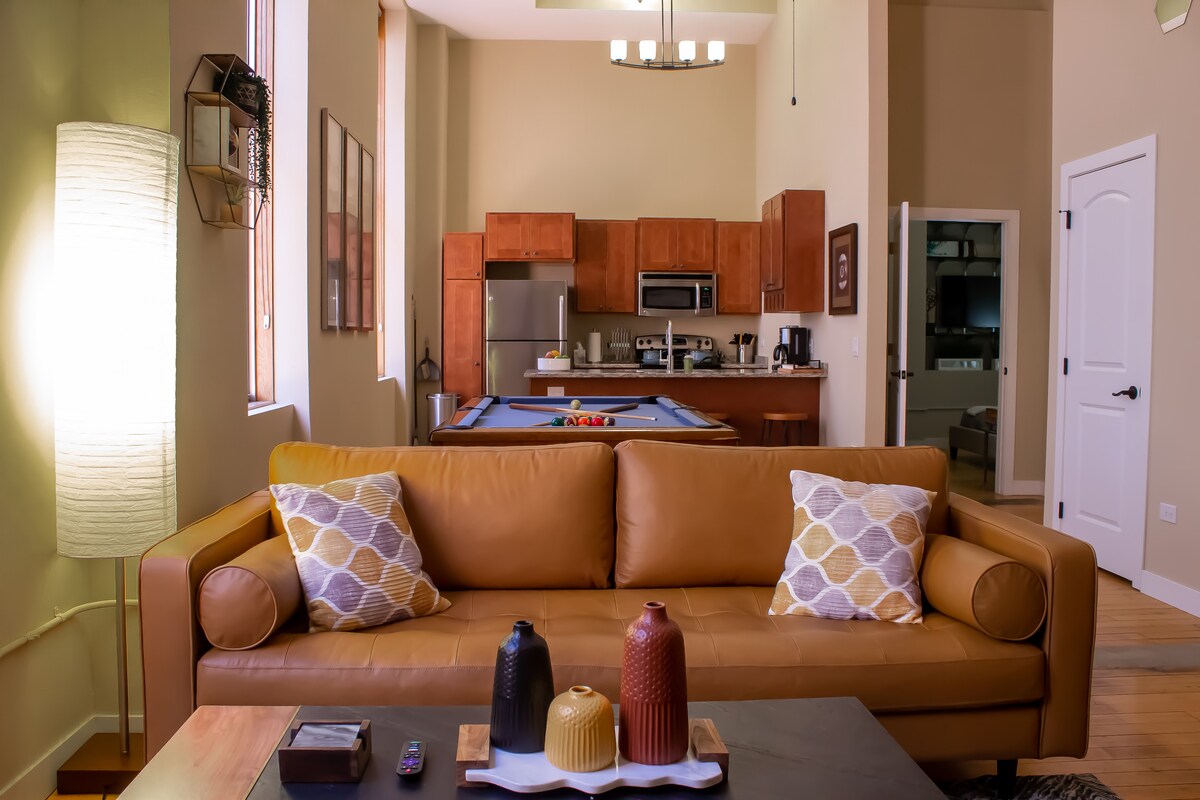 Historic Luxury 2-Bedroom wz Loft &FREE Parking