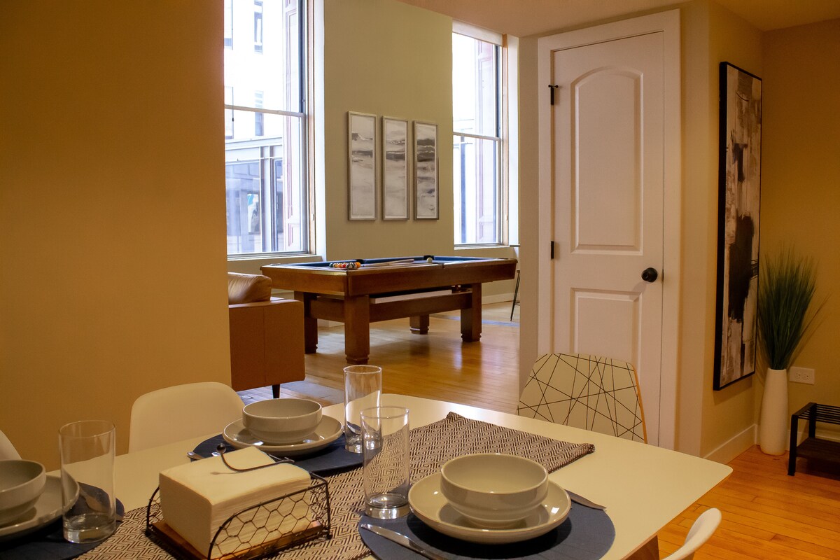 Historic Luxury 2-Bedroom wz Loft &FREE Parking