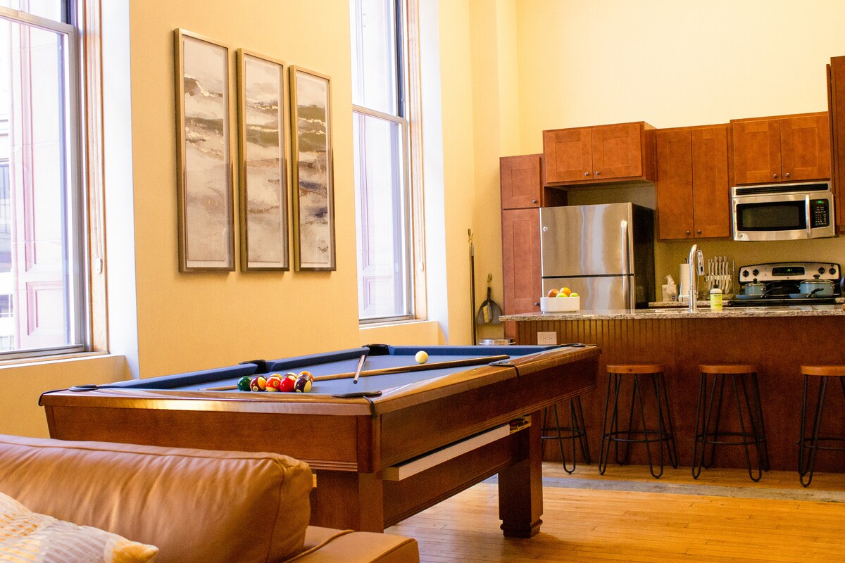 Historic Luxury 2-Bedroom wz Loft &FREE Parking