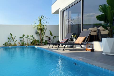 Chiang Mai City Close to the Old City Chang Klan Road Business District Single Luxury Pool Villa 4 B