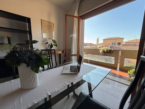 Proprietà Airbnb di successo: The Rooftop Studio, panoramic balcony in the center a Ravenna