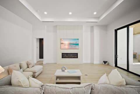 Top Airbnb: 2025 Modern Coastal Home w/ Pool, Hot Tub & Grill in Cape Coral / Fort Myers