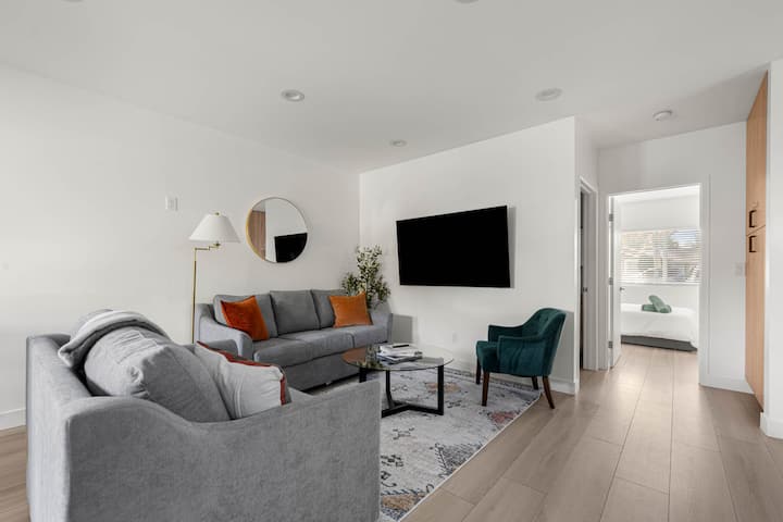 New 1 Br In Canoga Park W Full Kitchen & Backyard - Los Ángeles, CA