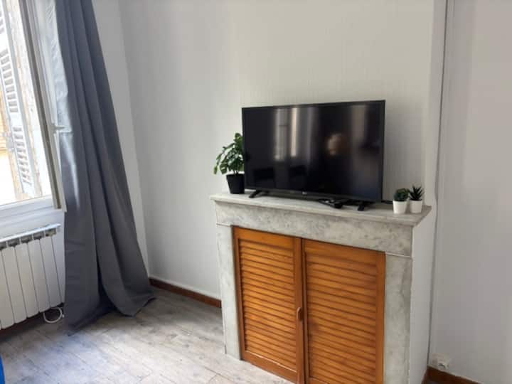 Joli Studio Meublé à Eugene Pierre, Au 1er éTage. - Marseille
