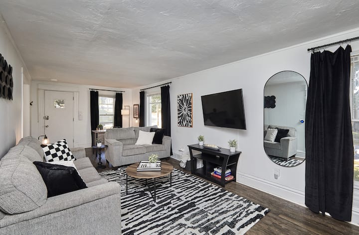Pet-friendly Home Near Downtown - Des Moines, IA