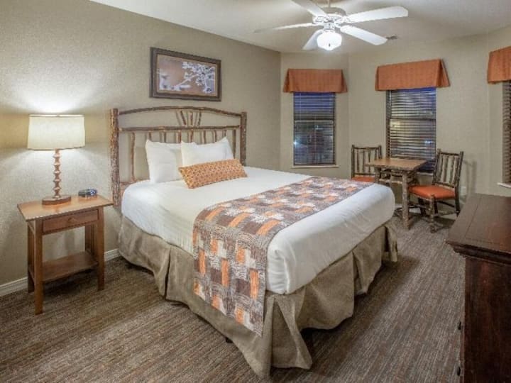 Relax & Play L 2 Room, Pools, Hot Tubs & Golf - Branson, MO