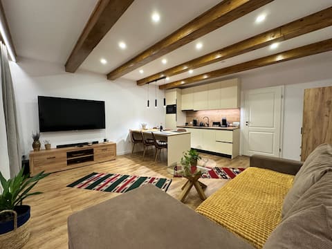 Top performing Airbnb: Central House - Spacious and modern house in Zărnești