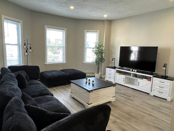 Massive 4br Luxury Stay • Boston, Cambridge, Salem - Melrose, MA