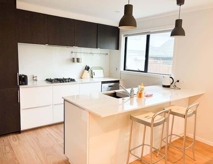 Full kitchen image 1