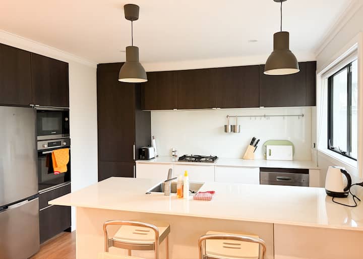 Full kitchen image 2