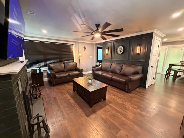 Brand New Luxury Rustic Stay-2813 - Jefferson City, MO
