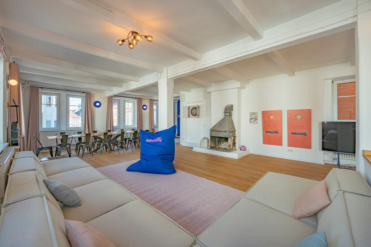 Top Airbnb: 250 m² City-Loft | von HeRo LiWing in Neustadt