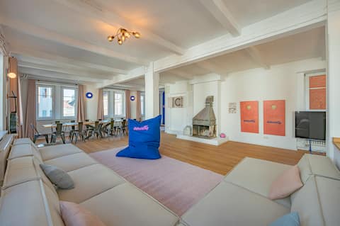 Top Airbnb: 250 m² City-Loft | von HeRo LiWing in Neustadt
