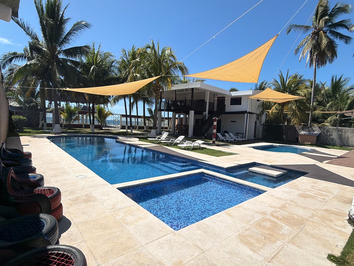 Beach Front 6 Bedrooms House with A/C Near Aiport — 6 bedroom vacation rental in La Paz Centro