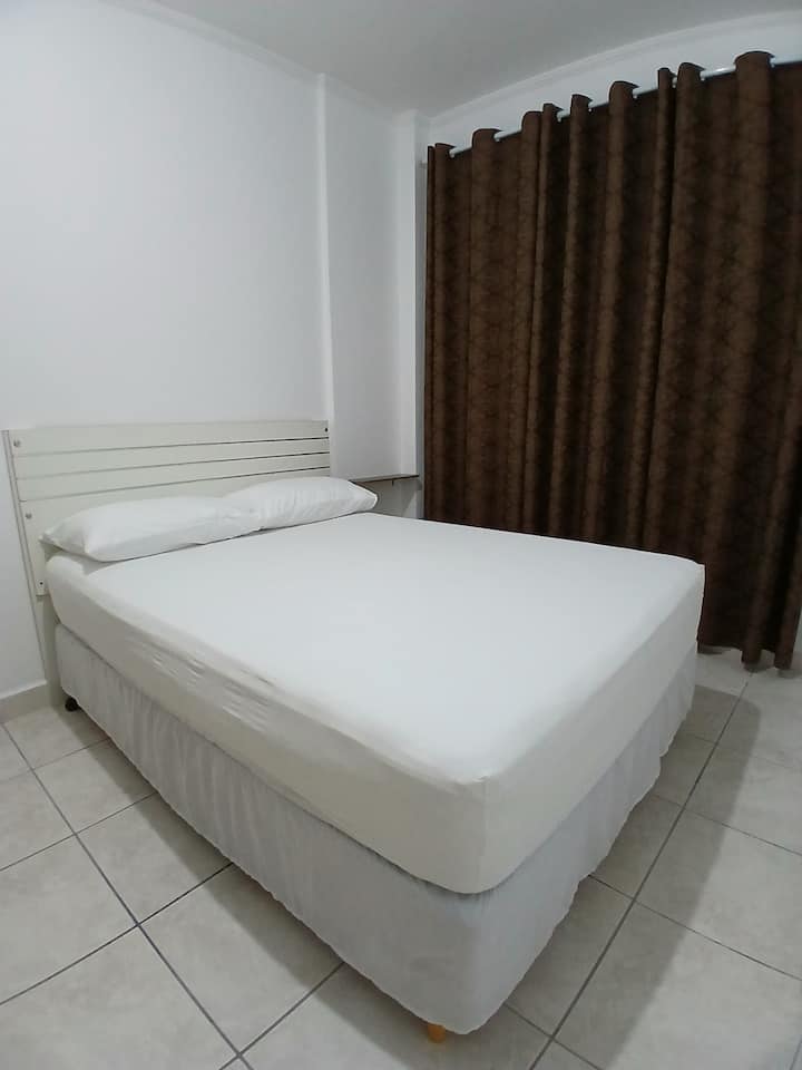 habitación 1
Dormitorio con sábanas lavadas y desinfectadas. 